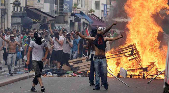 NÁSILNOSTI V PARÍŽI AJ PO ZAKÁZANÍ PRO-PALESTÍNSKOHO ZHROMAŽDENIA