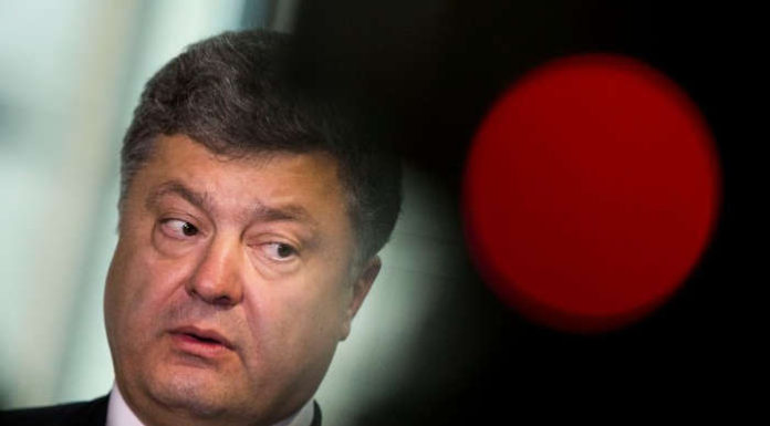 PETÍCIU – VYHLÁSENIE PETRA POROŠENKA ZA „PERSONU NON GRATA“- PODPÍSALI ZA NECELÝ DEŇ STOVKY ĽUDÍ